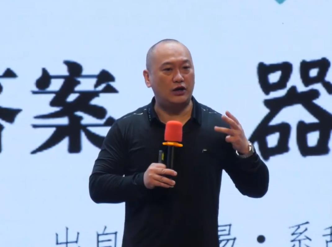 何捷，講座《革命文化題材課文學習評價的設計》