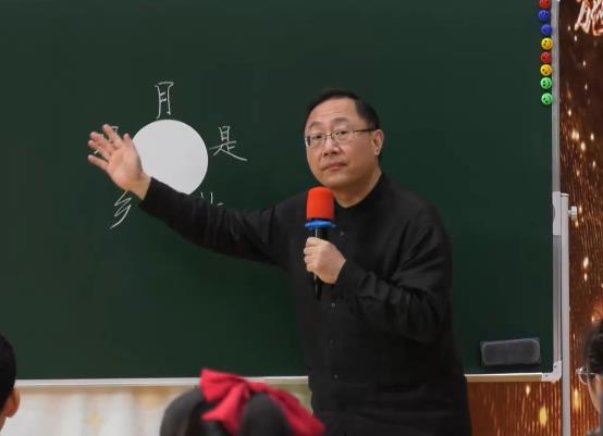 王崧舟，《最中國：月是故鄉(xiāng)明》，五年級下冊，第一單元